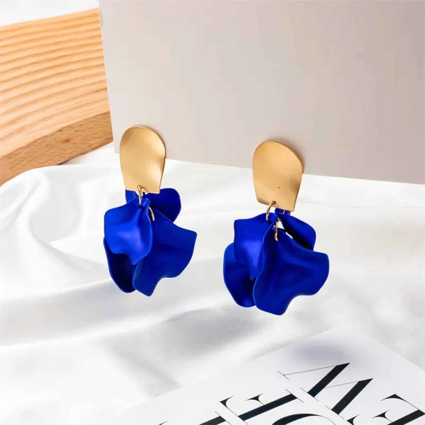 Jessymell Aretes cortos pétalos de rosa rojos elegantes