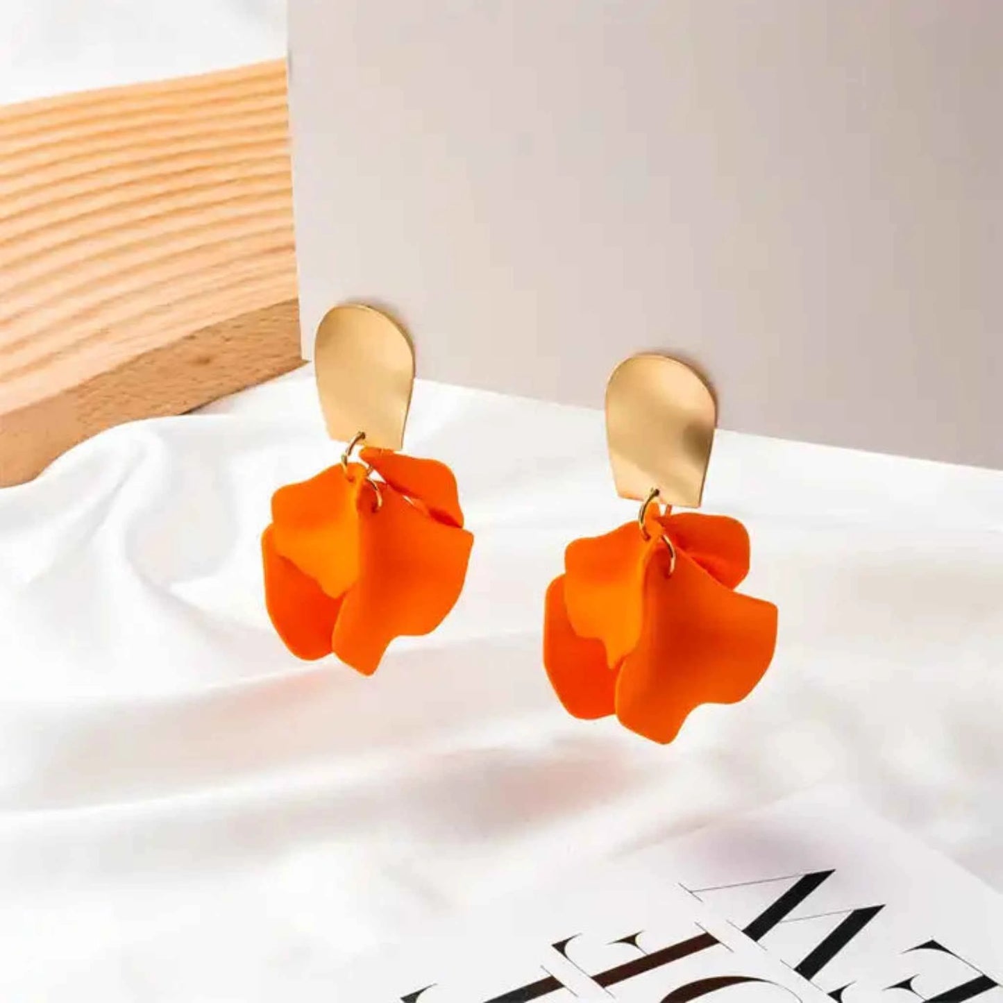 Jessymell Aretes cortos pétalos de rosa rojos elegantes