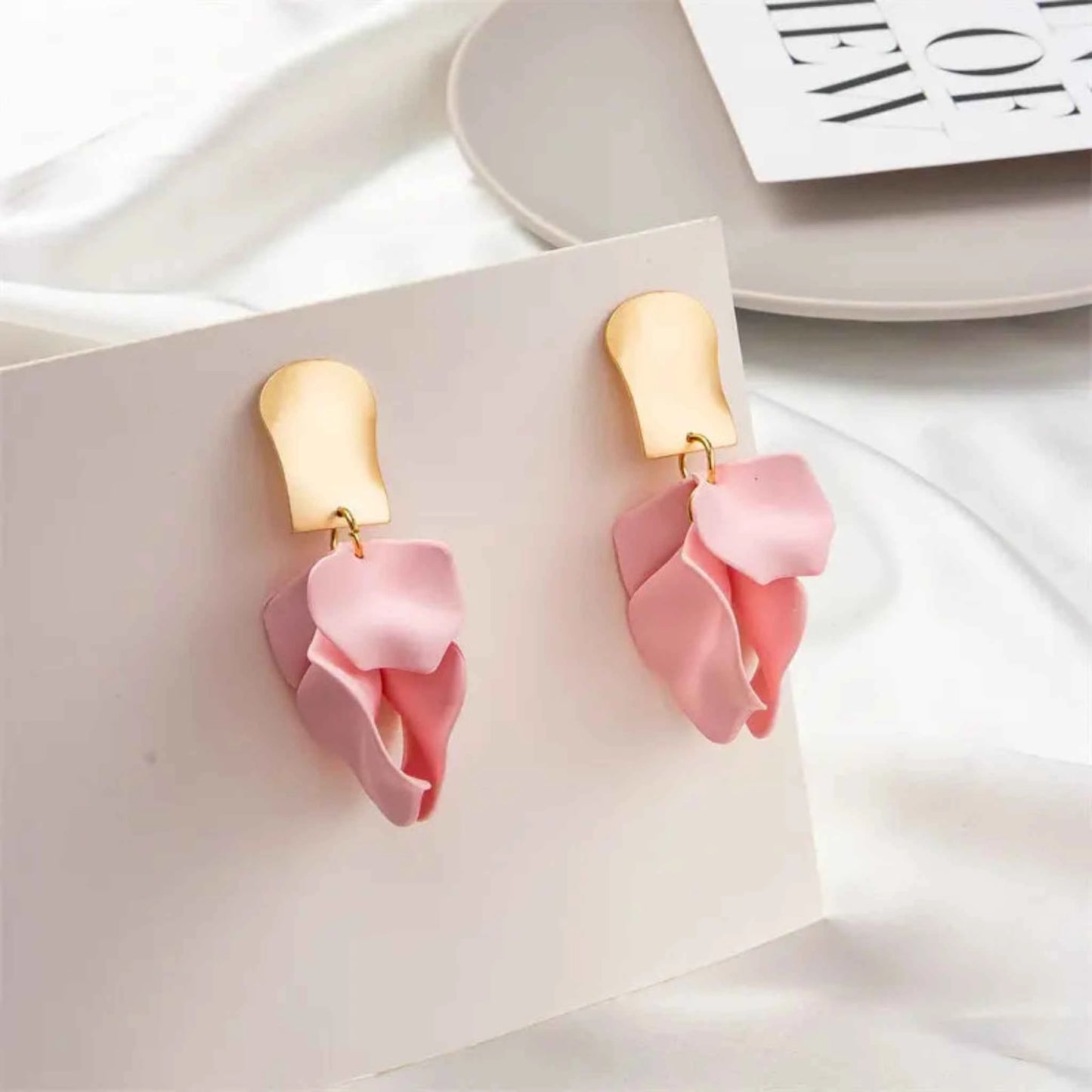 Jessymell Aretes cortos pétalos de rosa rojos elegantes