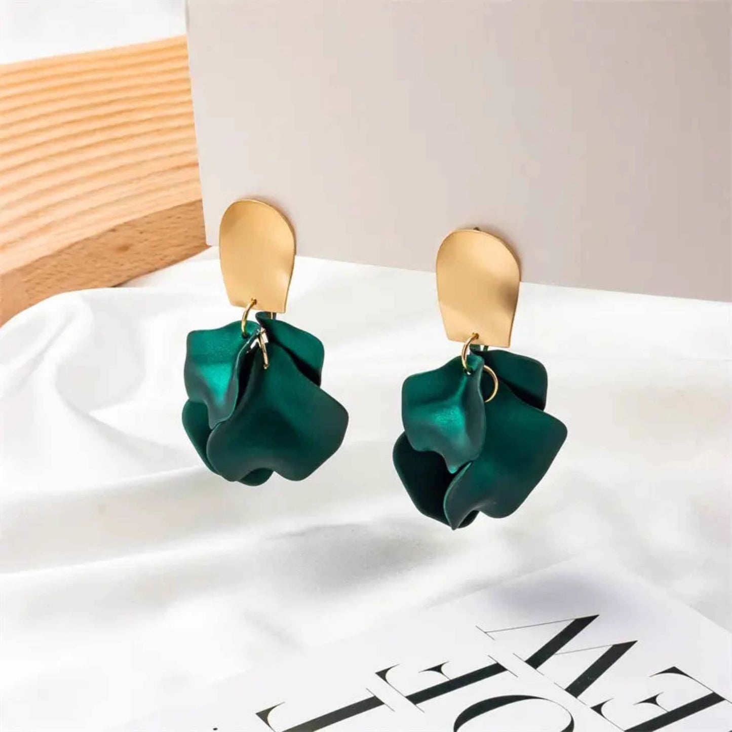 Jessymell Aretes cortos pétalos de rosa rojos elegantes