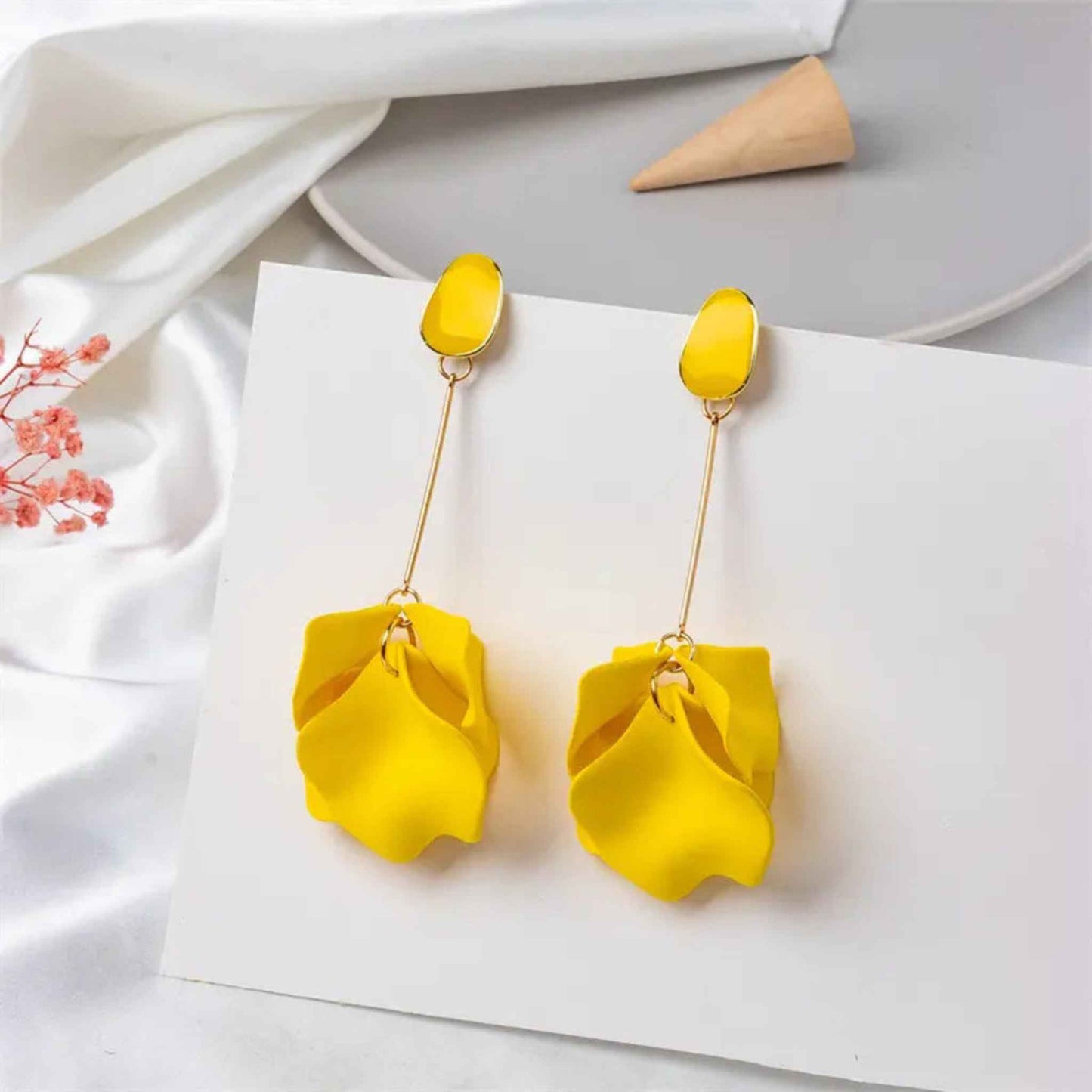 Jessymell Aretes largos pétalos azul elegante